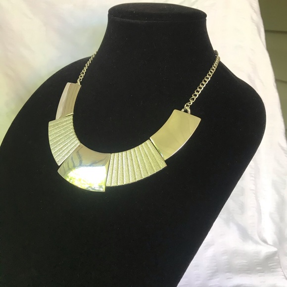 Silver Bib/Choker Statement Necklace women’s. Smart casual jewellery - Picture 2 of 7